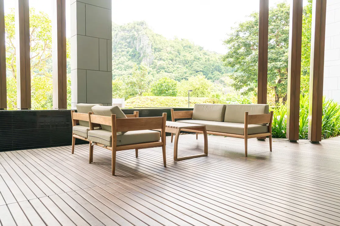 Minimalist Outdoor Wood Deck Design